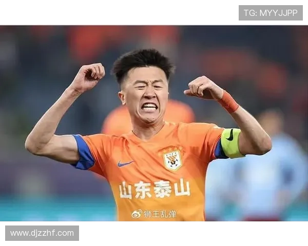 刘洋训练完吃路边摊，手上那块表闪得比我半年工资还明显