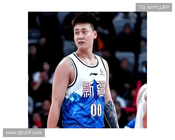 在群里看到赵睿下班私服照，瞬间怀疑自己工资少了个零