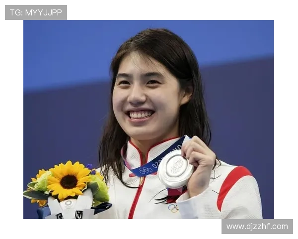 张雨霏训练完顺手买了个包，我加班三天才够一杯奶茶钱